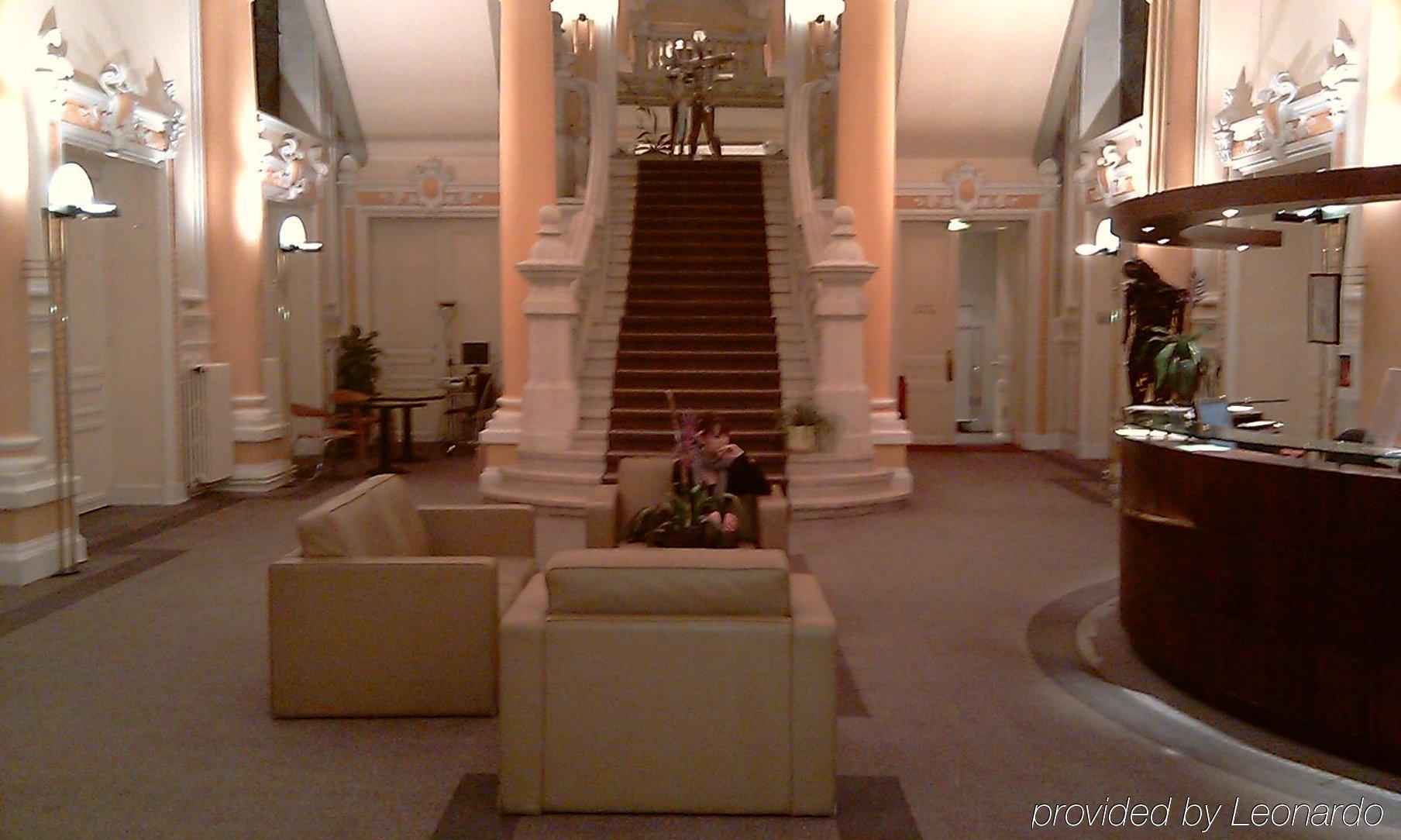 Grand Hotel Du Tonneau D'Or Бельфор Интерьер фото